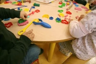 UN « GRAVE INCIDENT » : À NANTERRE, DEUX ENFANTS DE 3 ANS SORTENT SEULS DU CENTRE DE LOISIRS, LES ANIMATRICES CONGÉDIÉES