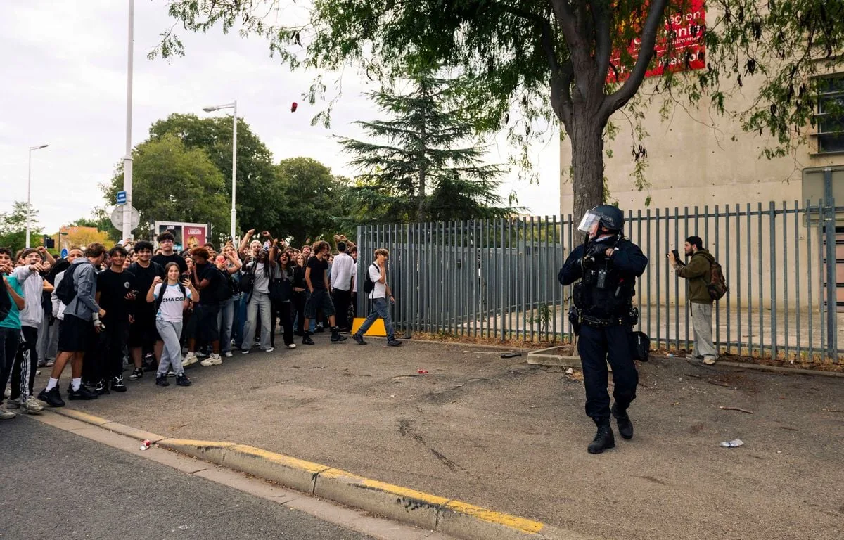 BLOCUS DES LYCÉES : DEUX MINEURS POURSUIVIS POUR VIOLENCES AGGRAVÉES APRÈS LE TABASSAGE D’UN POLICIER À BELFORT