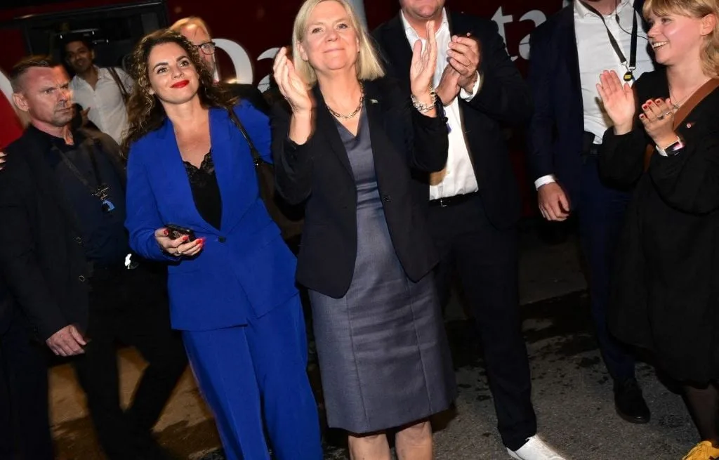 SUÈDE : LA GAUCHE EN TÊTE AUX ÉLECTIONS LÉGISLATIVES, L’EXTRÊME DROITE RECULE POUR LA PREMIÈRE FOIS DEPUIS 2010