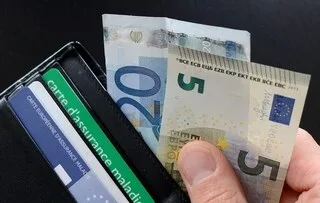 POURQUOI NE PEUT-ON PAS RETIRER DE BILLETS DE CINQ EUROS DANS LES DISTRIBUTEURS AUTOMATIQUES DES BANQUES ?