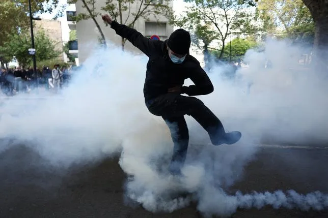LE MOUVEMENT DES LYCÉENS, SYMPTÔME DU “PENCHANT DES FRANÇAIS POUR LA RÉVOLUTION”