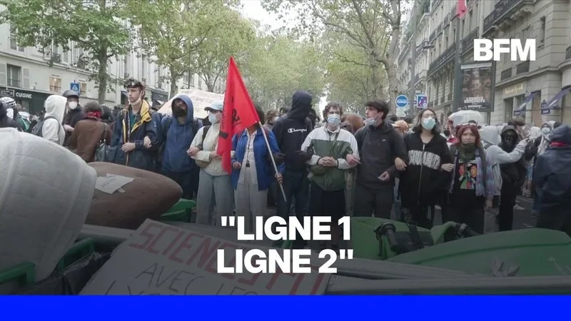 À PARIS, LES ÉTUDIANTS DE SCIENCE PO ONT MONTÉ UN BARRAGE SUR LE BOULEVARD SAINT-GERMAIN
