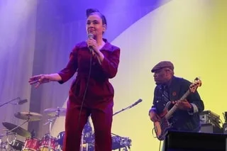 MORT DE CATHERINE RINGER : « J’AI DES SOUVENIRS D’ENFANCE DU FINISTÈRE », ENTRE LA CHANTEUSE ET LA BRETAGNE, UN LIEN FORT