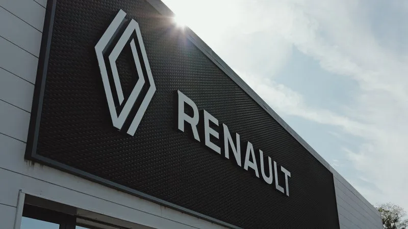 « SI LE CONTEXTE SOCIAL ET POLITIQUE EN FRANCE LE PERMET », RENAULT PROMET D’INVESTIR PLUS DE DIX MILLIARDS D’EUROS SUR CINQ ANS DANS LES VÉHICULES ÉLECTRIQUES