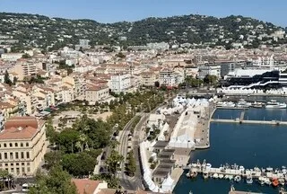 HAUSSE DES PRIX DU CARBURANT : DES PÊCHEURS BLOQUENT LE PORT DE CANNES CE LUNDI MATIN