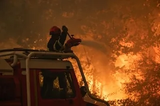 INCENDIES DANS DES DÉPARTEMENTS DU SUD ET DU SUD-OUEST CE LUNDI : DES DIZAINES D’HECTARES PARTIES EN FUMÉE