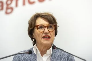SOUTIEN AUX AGRICULTEURS : LES PREMIÈRES AIDES ARRIVERONT « D’ICI À LA FIN DU MOIS », ASSURE LA MINISTRE ANNIE GENEVARD
