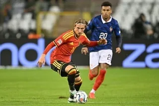 FRANCE – BELGIQUE. « JE SENS QUE MON NIVEAU AUGMENTE » : MIKA GODTS, UNE TRÊVE POUR LANCER SON AVENTURE AU PSG ?