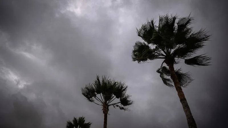 DES VENTS À PRÈS DE 200KM/H: L’OURAGAN ISAIAS, QUI SE DIRIGE VERS LE SUD DES ÉTATS-UNIS, SE RENFORCE EN CATÉGORIE 3