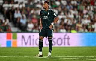 « NOUS AVONS CRÉÉ DES CHAUSSURES QUI RACONTAIENT MES RÊVES » : MBAPPÉ REND HOMMAGE À NIKE, SON SPONSOR PENDANT 20 ANS