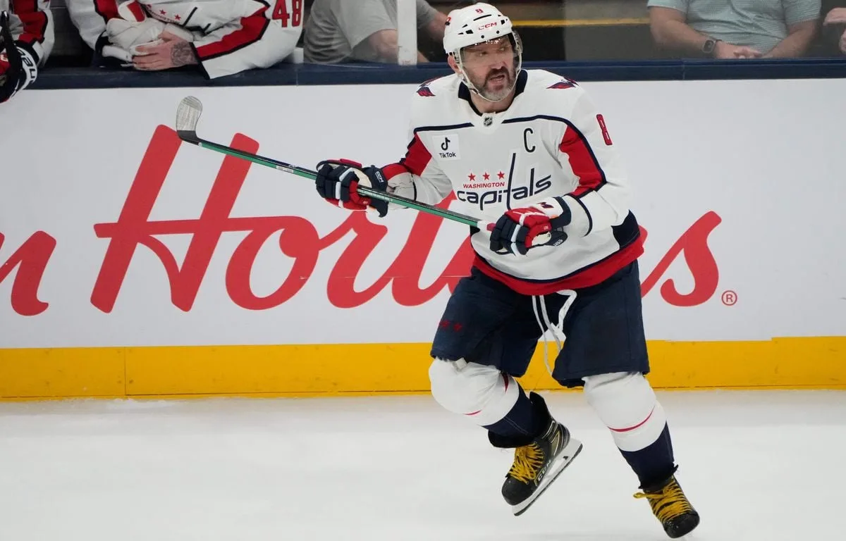 LE MEILLEUR BUTEUR DE L’HISTOIRE DE LA NHL CRITIQUÉ POUR SA PRÉSENCE DANS UN CLIP PRO-POUTINE