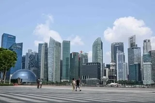 UN HOMME D’AFFAIRES SINGAPOURIEN OFFRE 318 000 € DE CADEAUX À SA COMPAGNE ET TENTE DE LES RÉCUPÉRER APRÈS LEUR RUPTURE