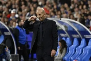 EN IMAGES. ZIZOU SIGNE SON RETOUR AU STADE DE FRANCE, L’ITALIE ACCROCHE LES BLEUS, ET OLISE RÉGALE ENCORE