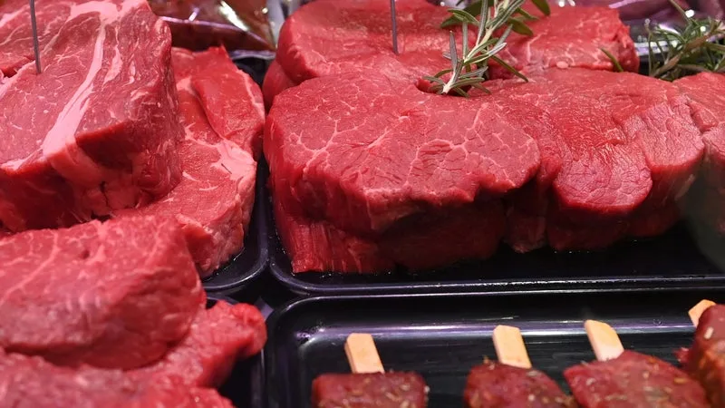 10.000 TONNES DE BOEUF NAMIBIEN ENTRENT CHAQUE ANNÉE EN EUROPE: L’UE SUSPEND TOUTES LES IMPORTATIONS DE VIANDE BOVINE DEPUIS LE PAYS AFRICAIN À CAUSE DE LA FLAMBÉE DE FIÈVRE APHTEUSE