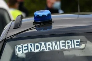 GIRONDE : UN AUTOMOBILISTE RENVERSE UN PIÉTON ET PREND LA FUITE AVANT D’ÊTRE RETROUVÉ ALCOOLISÉ