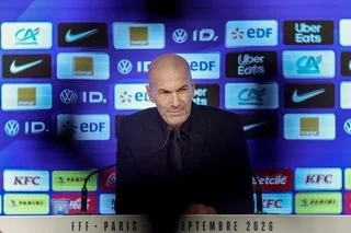 « JE VAIS ME CONCENTRER SUR MA TÂCHE » : INTERROGÉ SUR CEUTA ET LA POLITIQUE EN FRANCE, ZINÉDINE ZIDANE BOTTE EN TOUCHE