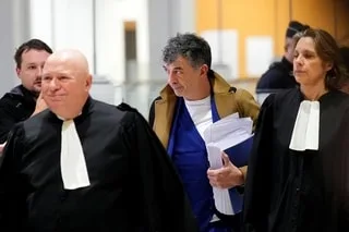 STÉPHANE PLAZA, L’EX-ANIMATEUR JUGÉ POUR VIOLENCES CONJUGALES, CONDAMNÉ À 18 MOIS DE PRISON AVEC SURSIS EN APPEL