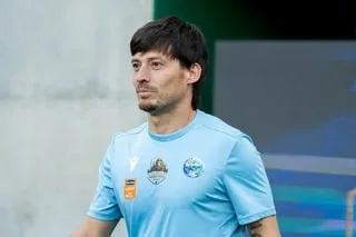 FOOTBALL. DAVID SILVA SORT DE SA RETRAITE À 40 ANS ET S’ENGAGE AVEC UN CLUB PLUS QUE SURPRENANT