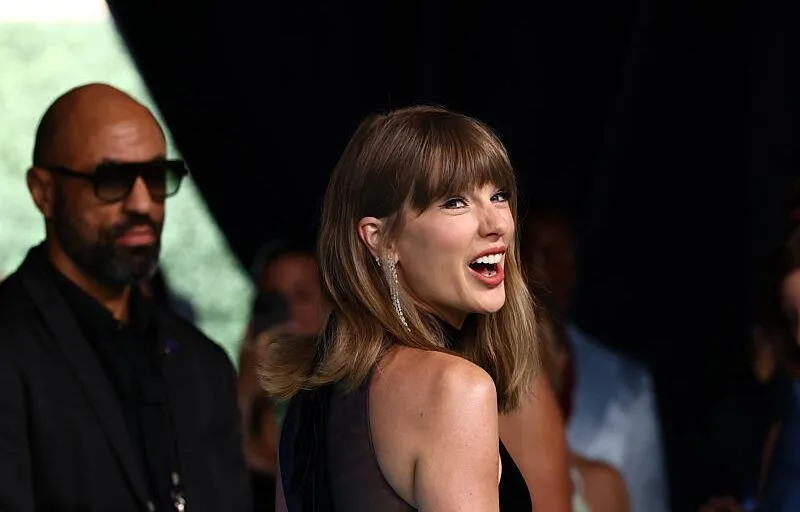 TAYLOR SWIFT SE RAPPROCHE À GRANDS PAS D’UN RECORD DES BEATLES DANS LES CHARTS