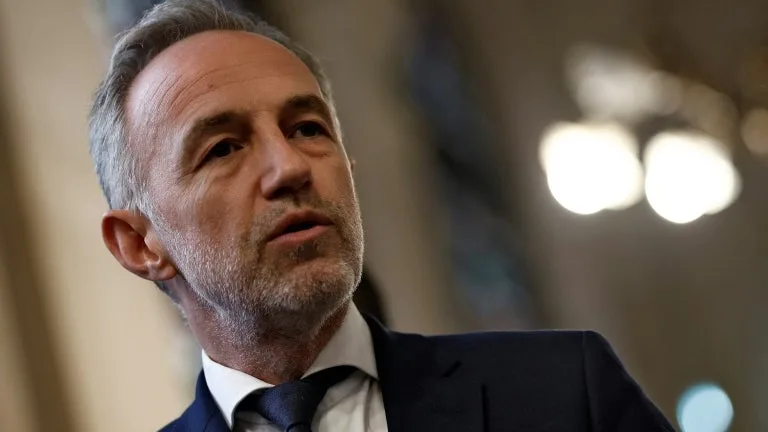 COLÈRE LYCÉENNE: EMMANUEL GRÉGOIRE ANNONCE OUVRIR LES MAIRIES POUR QUE LES JEUNES PUISSENT S' »ORGANISER DÉMOCRATIQUEMENT »