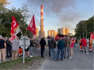 CIMENTERIE HEIDELBERG PRÈS DE CAEN : EN GRÈVE, LES SALARIÉS REFUSENT LA FERMETURE DE LEUR USINE