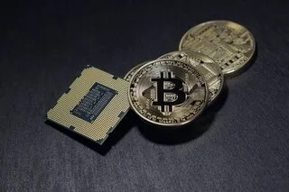 PAS-DE-CALAIS : DES HOMMES CAGOULÉS SÉQUESTRENT UNE FAMILLE ET LUI EXTORQUENT 40 000 € EN CRYPTOMONNAIES