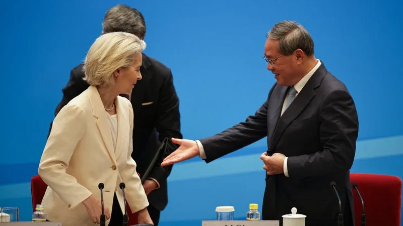 LES EUROPÉENS POURRAIENT FINIR PAR DÉGAINER LEUR « BAZOOKA » QUI N’A JUSQU’ALORS JAMAIS ÉTÉ UTILISÉ: L’UNION EUROPÉENNE TENTE D’OBTENIR DES CONCESSIONS DE LA CHINE POUR ÉVITER UNE GUERRE COMMERCIALE