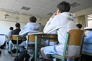 ILS SONT PARFOIS PAYÉS À RESTER CHEZ EUX : QUI SONT CES PROFESSEURS REMPLAÇANTS, SANS ÉLÈVES, TROUVÉS PAR LE MINISTRE ?