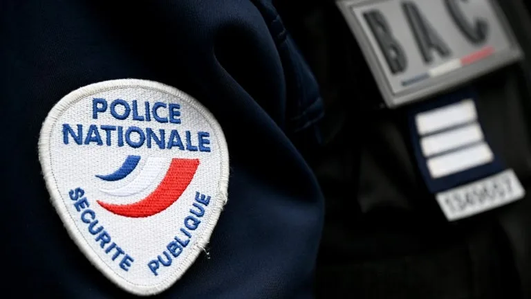 YVELINES: UN POLICIER PROCHE DE LA MOUVANCE D’ULTRADROITE SOUPÇONNÉ DE VOULOIR S’EN PRENDRE À L’ÉTAT MIS EN EXAMEN