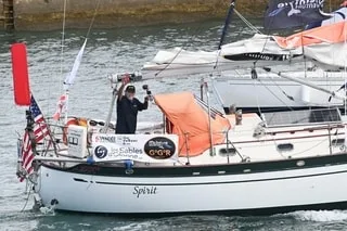 GOLDEN GLOBE RACE 2026-2027. QUATRE ANS APRÈS, GUY DE BOER EST CONTRAINT À UN NOUVEL ABANDON AUX CANARIES