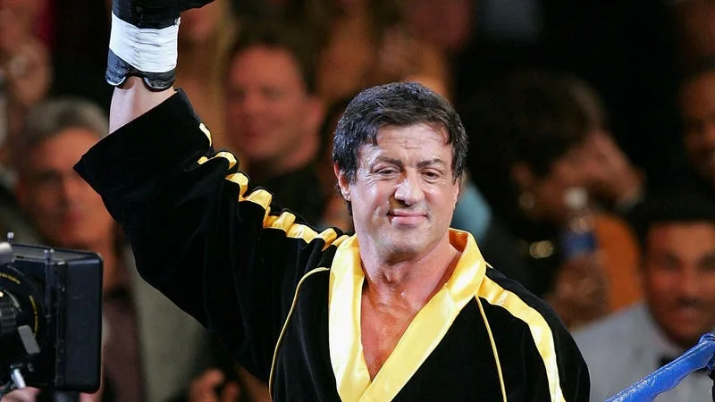 « NON MERCI ET AU REVOIR »: SYLVESTER STALLONE RACONTE COMMENT IL A ÉCONDUIT DONALD TRUMP QUI LUI PROPOSAIT DE DEVENIR « AMBASSADEUR » À HOLLYWOOD