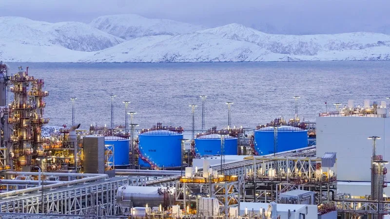 SANS SON PÉTROLE, L’EUROPE SERAIT DANS UNE SITUATION BIEN PLUS DIFFICILE: LA NORVÈGE DÉFIE L’UE QUI LUI DEMANDE DE CESSER DE FORER DANS L’ARCTIQUE