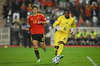 FRANCE – BELGIQUE. « IL EST TRÈS RASSURANT » : MIKE MAIGNAN, GARDIEN DE NOUVEAU DÉCISIF ET DAVANTAGE OFFENSIF