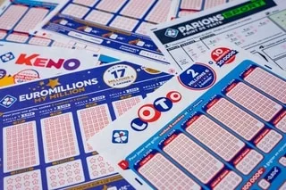 ELLE COCHE DEUX FOIS LES MÊMES NUMÉROS À LA LOTERIE… ET REMPORTE DEUX FOIS LE JACKPOT