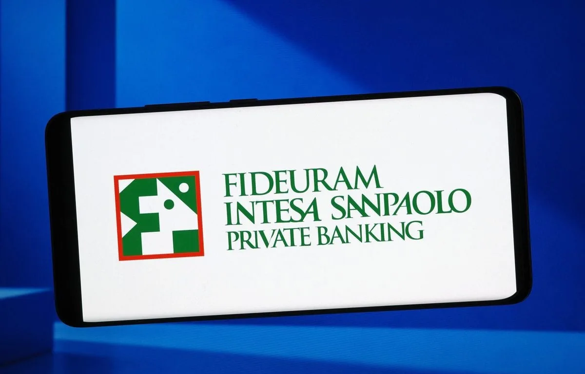 ITALIE : AVEC WHATSAPP ET UNE VOIX IMITÉE AVEC L’IA, DES ESCROCS ONT VOLÉ 95 MILLIONS D’EUROS À UNE BANQUE
