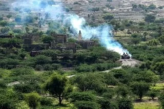 GUERRE AU MOYEN-ORIENT : DES DIZAINES DE MORTS APRÈS DES AFFRONTEMENTS ENTRE HOUTHIS DU YÉMEN ET FORCES GOUVERNEMENTALES