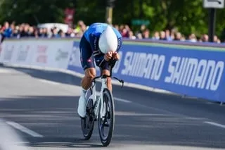 « PAS DIGNE DES CHAMPIONNATS DU MONDE » : L’ÉTAT DE LA CHAUSSÉE À MONTRÉAL FAIT POLÉMIQUE DANS LE PELOTON