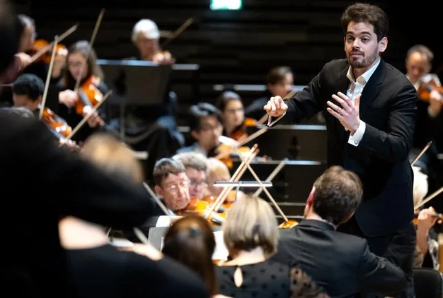 REMOUS À BRUXELLES À L’APPROCHE D’UN CONCERT DU CHEF D’ORCHESTRE ISRAÉLIEN LAHAV SHANI