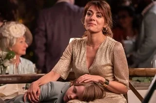 DANS « INTRAÇABLES » SUR TF1, SOFIA ESSAÏDI IMPRESSIONNE ENCORE DANS UN THRILLER NUMÉRIQUE HALETANT