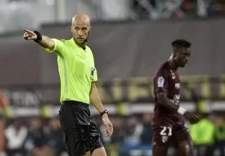 LE SYNDICAT DES ARBITRES FRANÇAIS DÉPLORE LA SANCTION DE LA LIGUE ENVERS OLIVIER LÉTANG