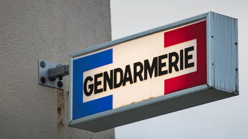 « DEUX ÉQUIPES DE BRAQUEURS »: CINQ HOMMES ÉCROUÉS, DONT UN MINEUR, APRÈS DES TIRS CONTRE LES FORCES DE L’ORDRE EN GUADELOUPE