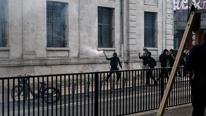 MOBILISATION LYCÉENNE: DEUX ADOLESCENTES BLESSÉES AU DOS ET À L’OREILLE APRÈS DES TIRS DE MORTIERS AU BLANC-MESNIL