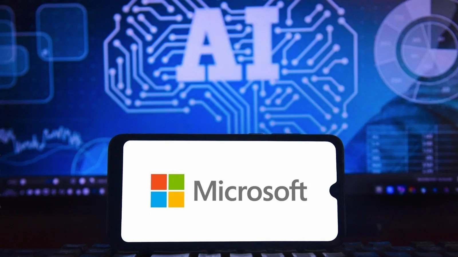 MAIA 300 : MICROSOFT ANNONCE LE DÉPLOIEMENT DE SA NOUVELLE GÉNÉRATION DE PUCES IA