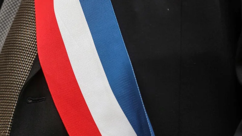 « C’EST UNE INJURE »: ASSIMILÉ AU NAZISME SUR LES RÉSEAUX SOCIAUX, LE MAIRE DE BESANÇON DÉPOSE PLAINTE