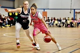 BASKET-BALL – N1F. JADE GAILLARD A RETROUVÉ LAMBOISIÈRES DANS LE DERBY RÉGIONAL SOUS LES COULEURS DE L’ALPCM