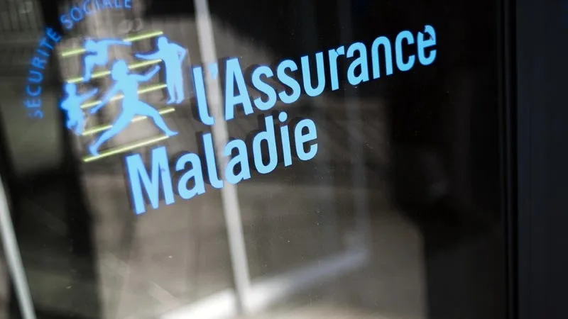 « SI VOUS ÊTES MALADES, VOUS NE PAYEZ PLUS D’IMPÔT, EST-CE NORMAL? »: LE GOUVERNEMENT VEUT SUPPRIMER DES EXONÉRATIONS FISCALES DE CERTAINS ARRÊTS MALADIE POUR RÉCUPÉRER PRÈS D’UN MILLIARD D’EUROS
