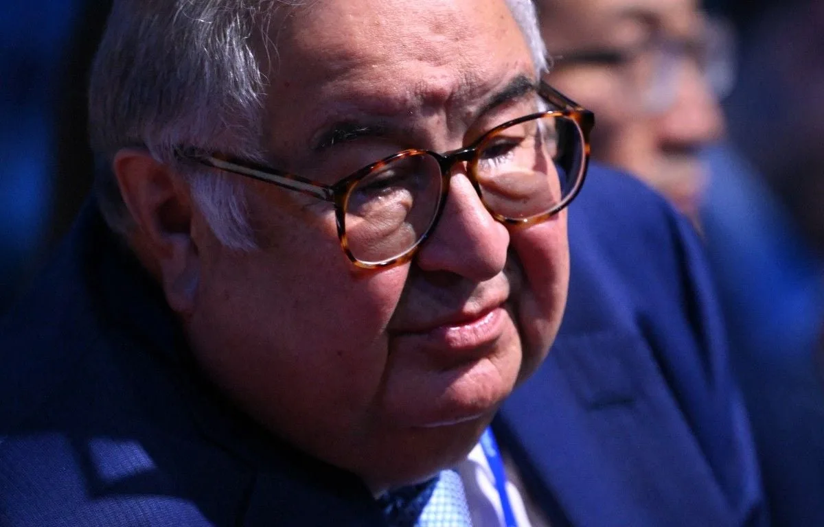 GUERRE EN UKRAINE : QUI EST ALICHER OUSMANOV, CET OLIGARQUE RUSSE QUE LA FRANCE TENTE DE PROTÉGER DES SANCTIONS ?