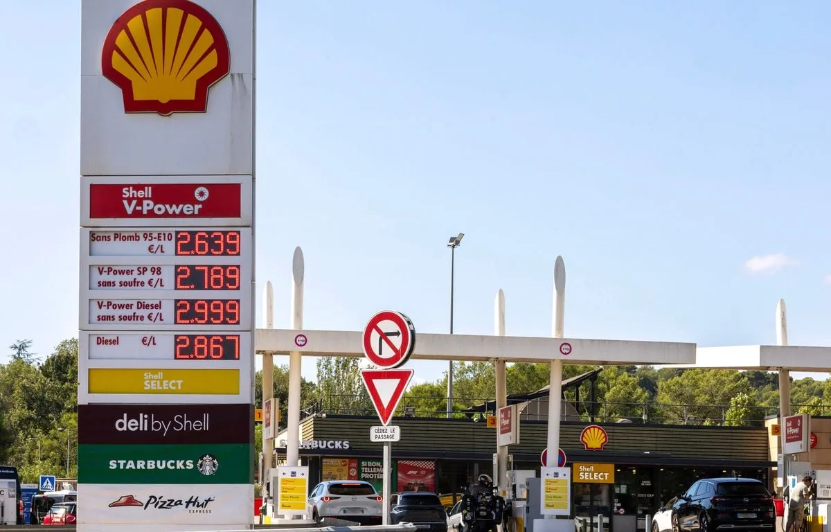 PRIX DES CARBURANTS : LE GOUVERNEMENT SONGE À AUGMENTER LE MONTANT DE L’AIDE AUX GROS ROULEURS