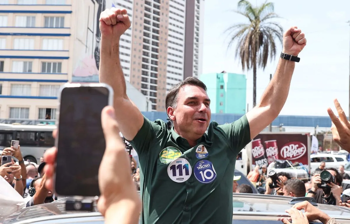 PRÉSIDENTIELLE AU BRÉSIL : FLAVIO BOLSONARO, L’HÉRITIER « QUI LE NOM MAIS PAS LE MÊME CHARISME QUE SON PÈRE »
