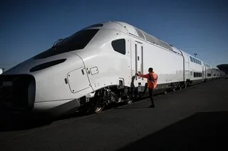 CONSTRUCTION FERROVIAIRE : ALSTOM VEUT PASSER DE LA HAUTE PRÉCISION AU « PRÊT-À-PORTER »